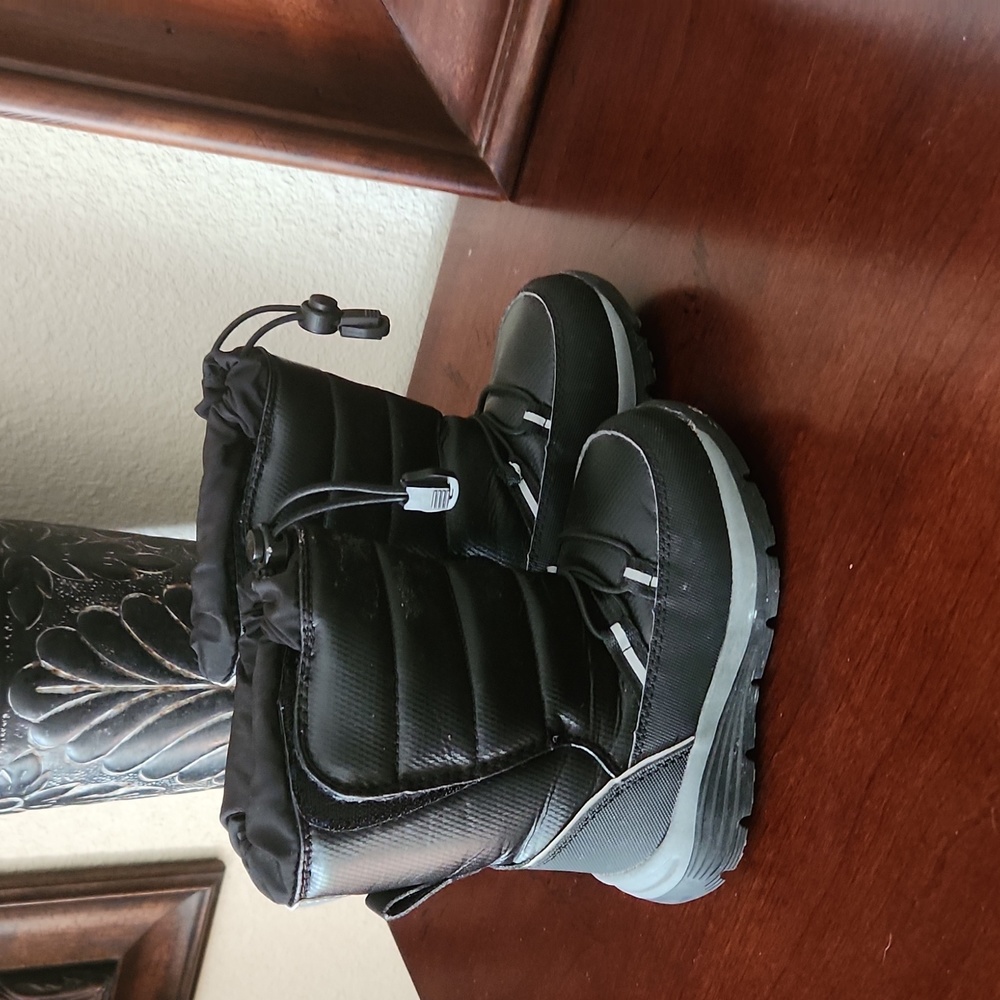 Toddler Insulated Boots Size 8M